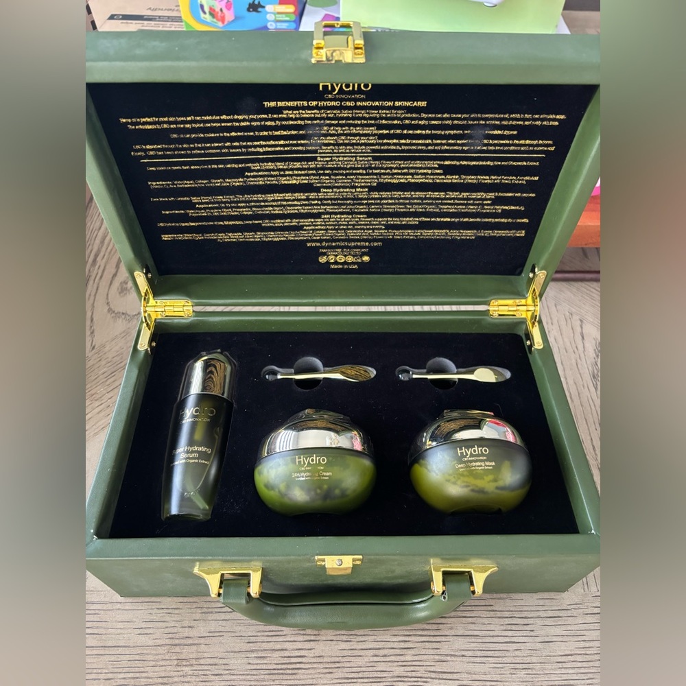 D'Or Skincare Hydro Serum & Cream Set in Olive Green and Gold